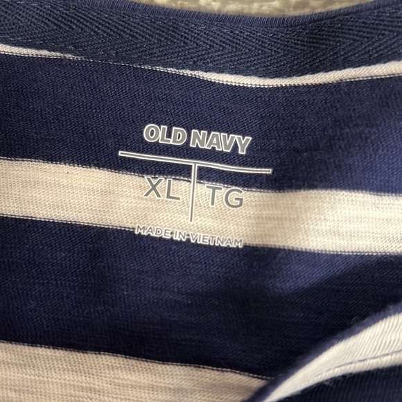 Old‎ Navy top - Picture 6 of 6